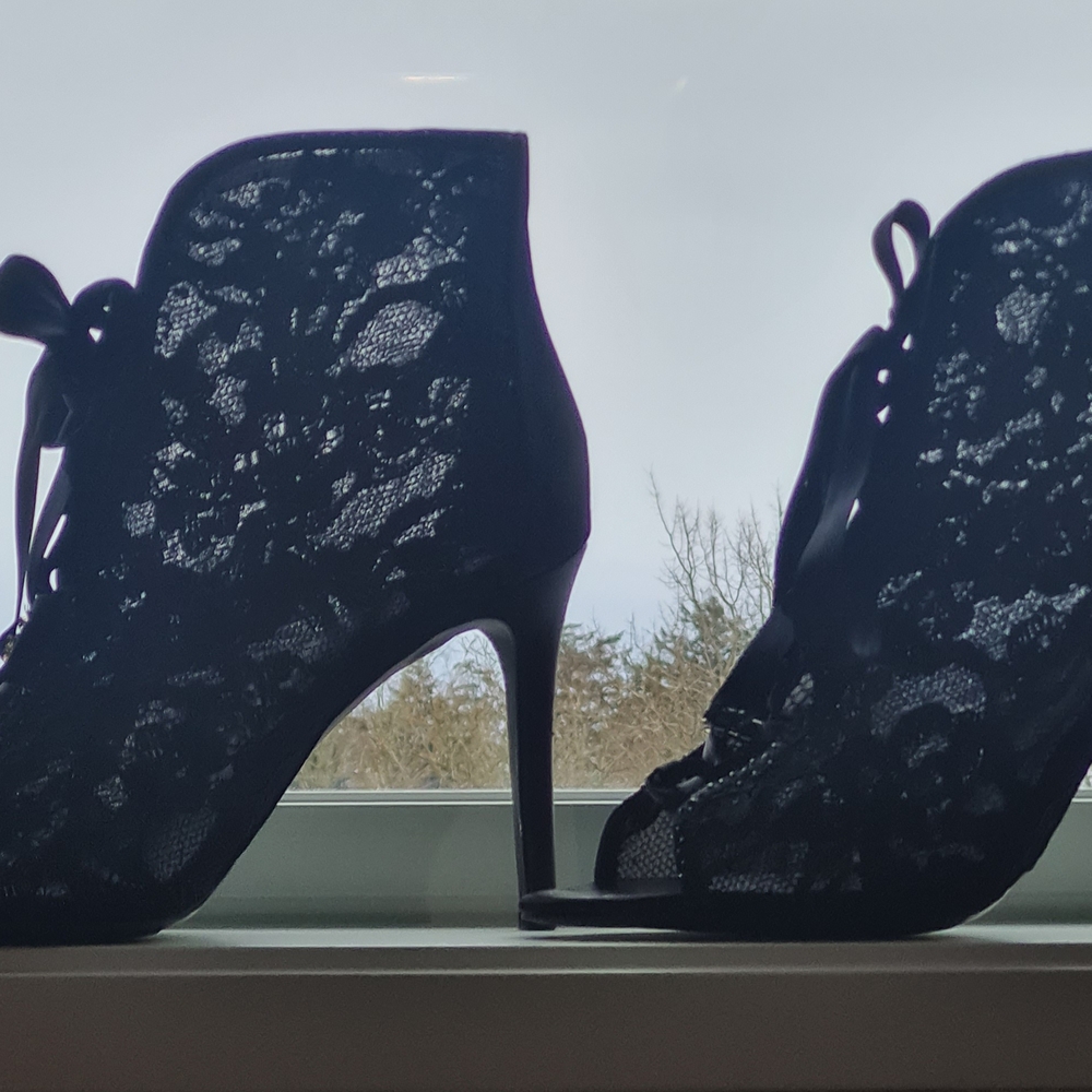 Elegant Black Lace Women's Heels